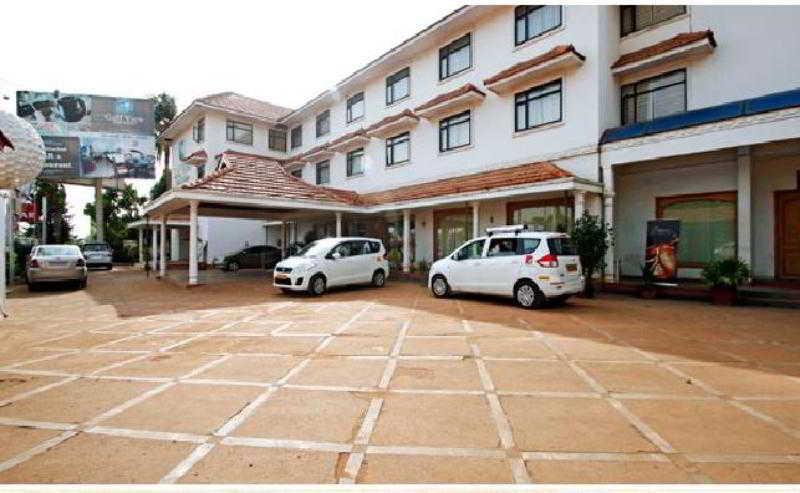 Golf View Hotels & Suites Nedumbassery Exteriér fotografie