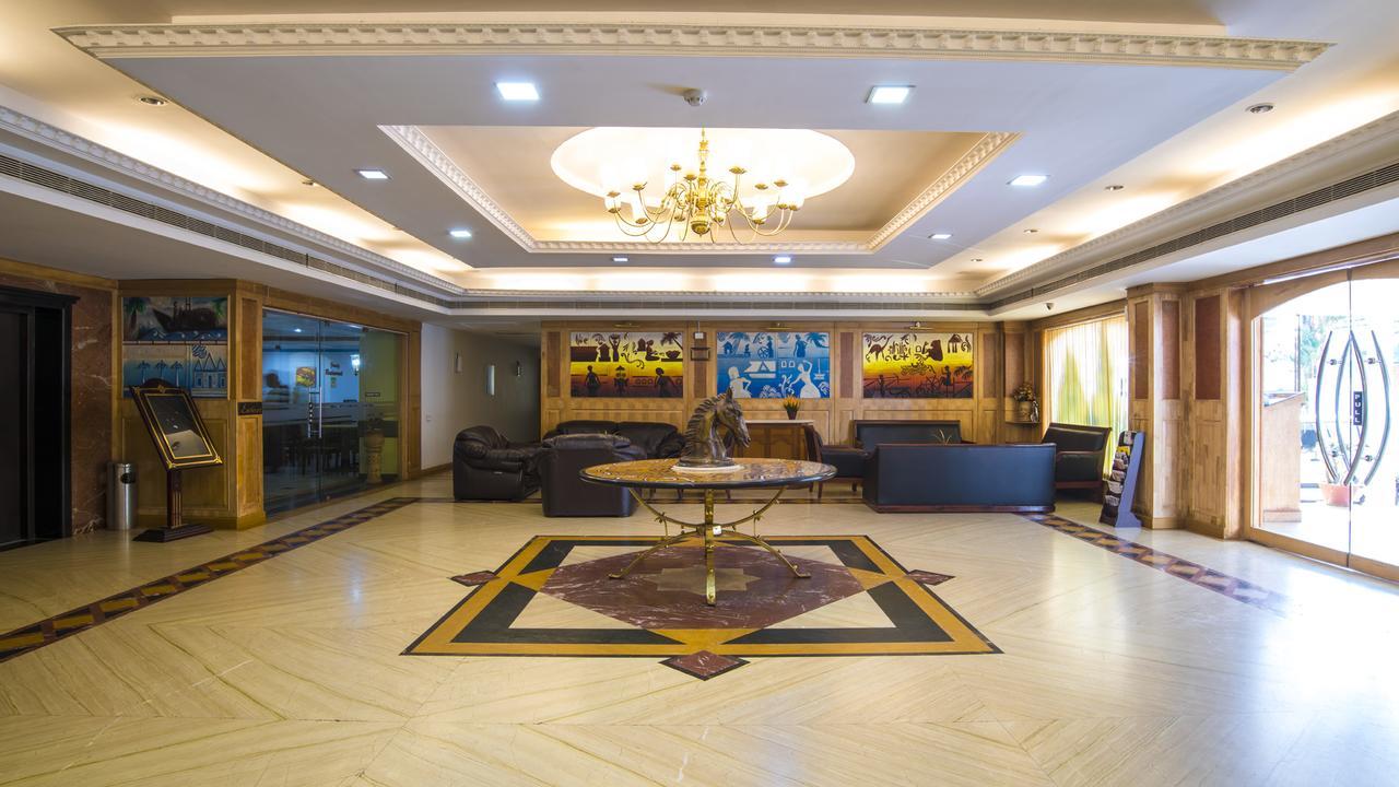 Golf View Hotels & Suites Nedumbassery Exteriér fotografie